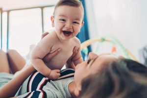bebê nascendo dente